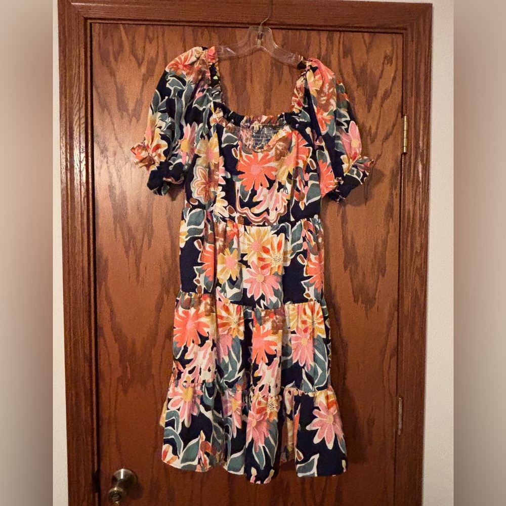 FINAL SALE! 3/$25 NWOT Sz Large Navy Floral Tiered Dress w/ Ruffle Edge Sleeves